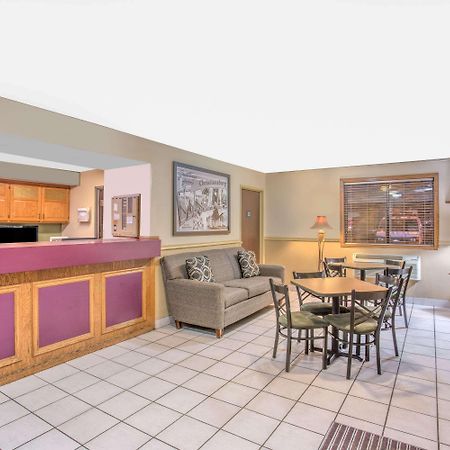 Super 8 By Wyndham Christiansburg/Blacksburg Area Exterior photo