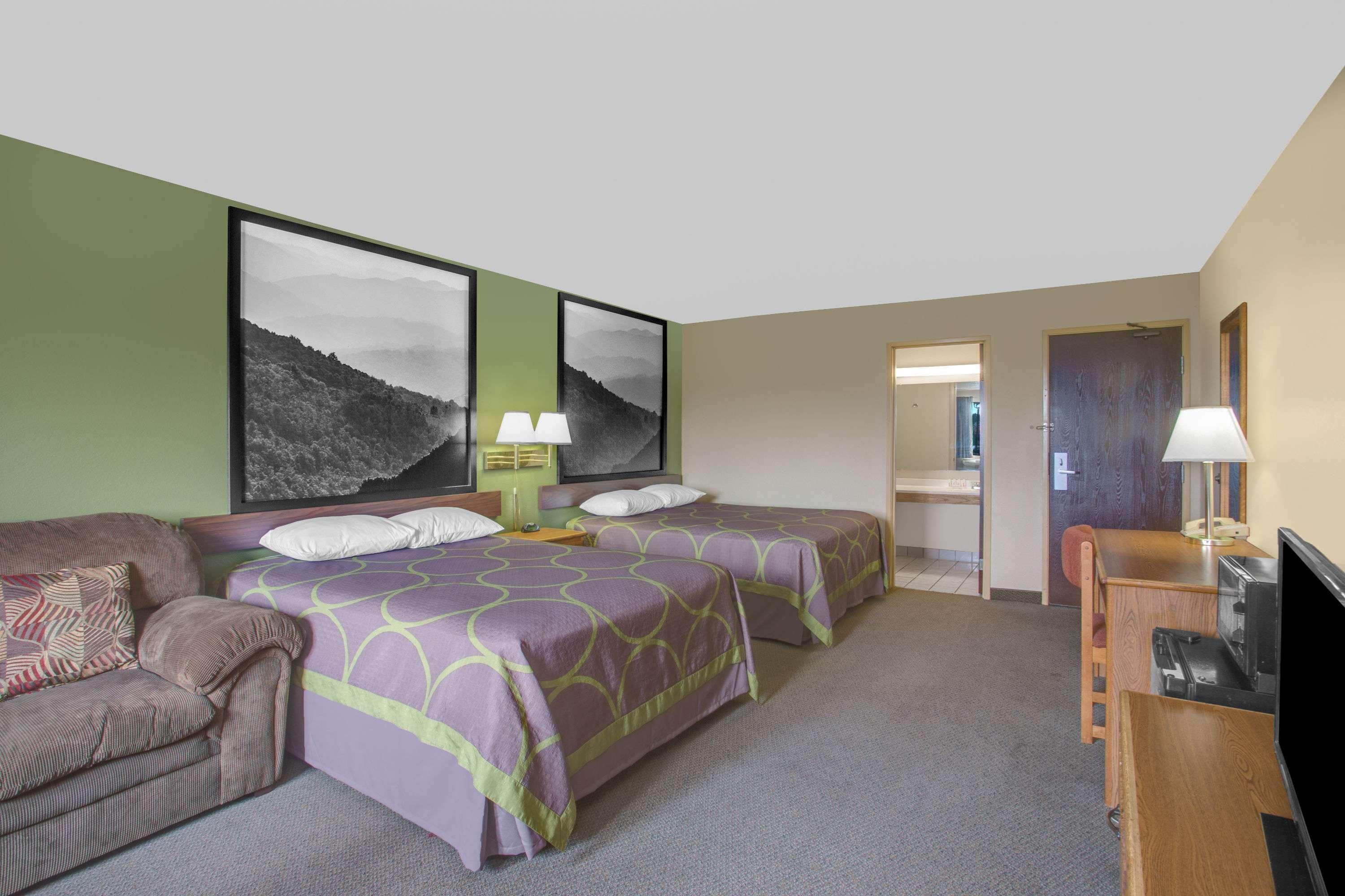Super 8 By Wyndham Christiansburg/Blacksburg Area Exterior photo