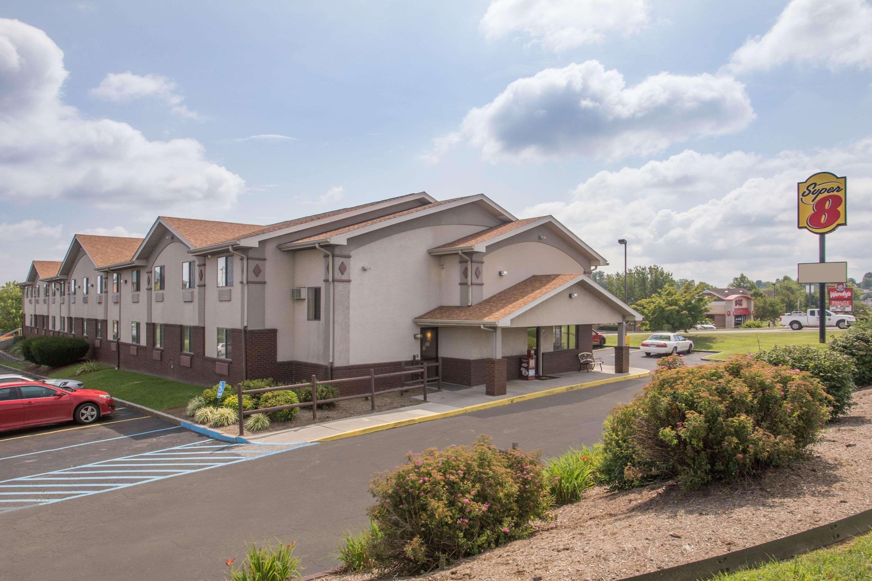 Super 8 By Wyndham Christiansburg/Blacksburg Area Exterior photo